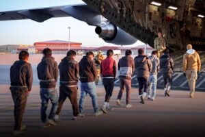 Avião com Deportados de Donald Trump Aterrissa em Belo Horizonte: