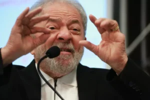 DESESPERADO LULA FABRICA PESQUISA ABSURDA QUE VIROU PIADA NA INTERNET