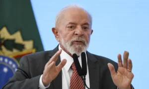 DESESPERADO LULA FABRICA PESQUISA ABSURDA QUE VIROU PIADA NA INTERNET