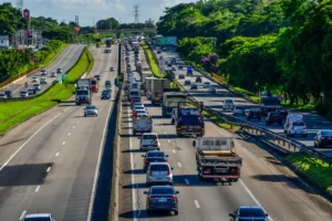 Operação Semana Santa: PRF alerta sobre trechos críticos da Dutra no Vale do Paraíba